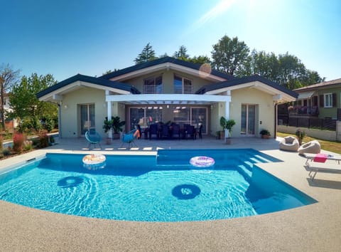 Property building, Swimming pool, Swimming pool