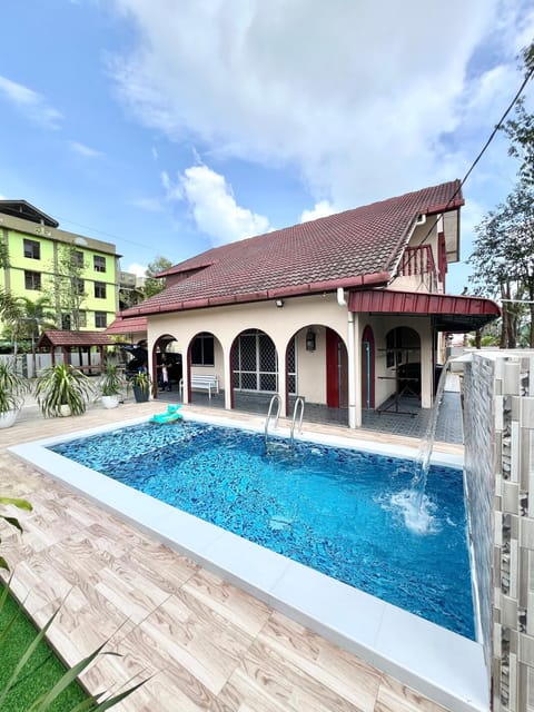 Teratai Homestay Batu Buruk House in Terengganu, Malaysia