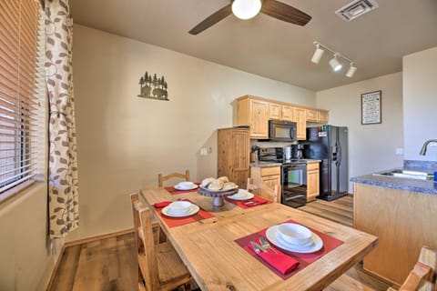 Show Low Condo with Grill, Near Lake and Trails! Apartment in Show Low