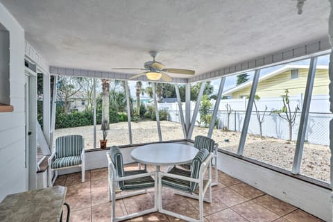 Charming Ormond Beach Home - Walk to Beach! Haus in Daytona Beach