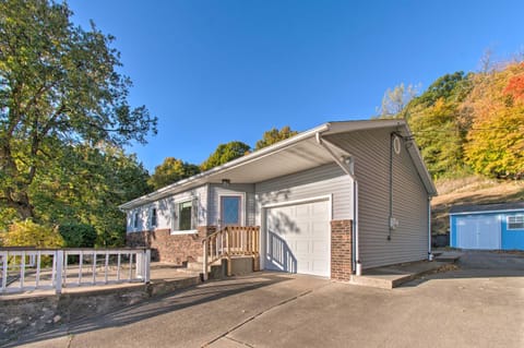 Watch the Sunrise at this Quaint Lake-View Cottage House in Peoria