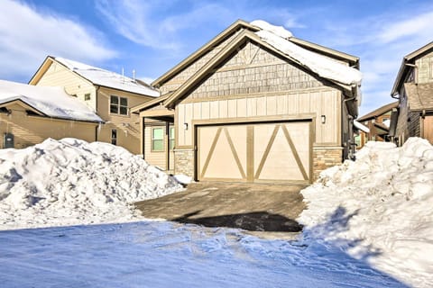 Stunning Granby Home with Hot Tub Hike and Ski! Casa in Granby
