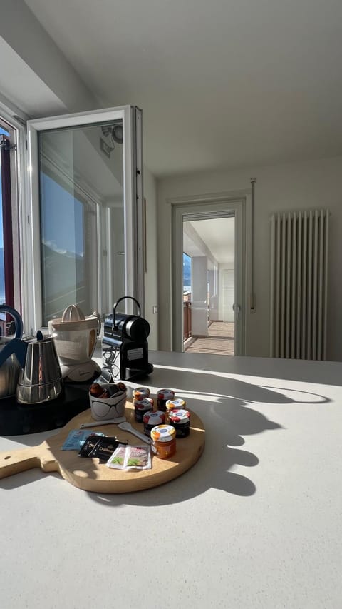 Food and drinks, Dining area, Communal kitchen, Food