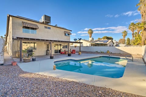 Beautiful Home with Pool Near Las Vegas Strip! Haus in Spring Valley