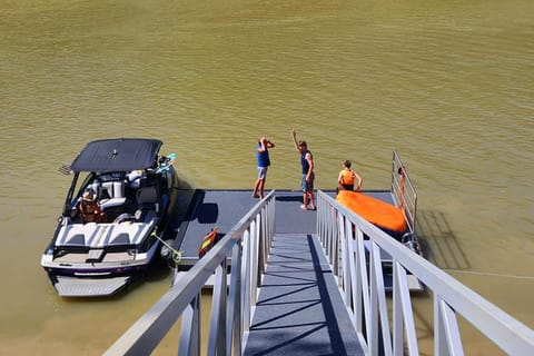 The Waterfront - Echuca Holiday Homes House in Echuca