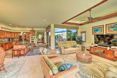 Tropical Escape with Pool Access about 1 Mile to Beach Maison in Mauna Lani