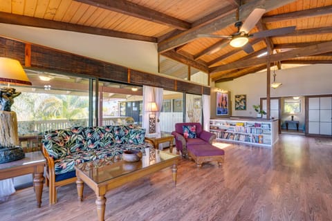 Kailua-Kona Coastal Refuge with Lanai and Ocean Views! Casa in Holualoa