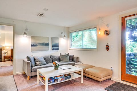 Lush Portland Flat with Fire Pit, 4 Mi to Dtwn! Apartment in Portland