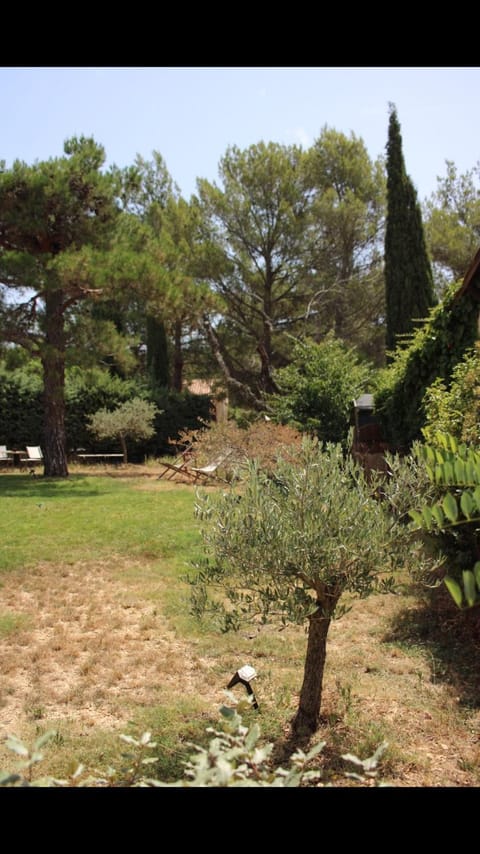 Maison dans un quartier calme a Lourmarin Villa in Lourmarin