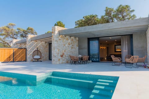 Patio, Pool view, Swimming pool