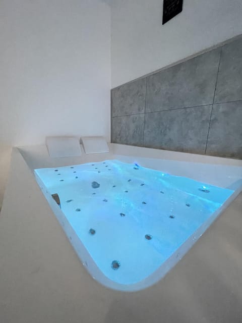 Hot Tub, Spa and wellness centre/facilities, Bath