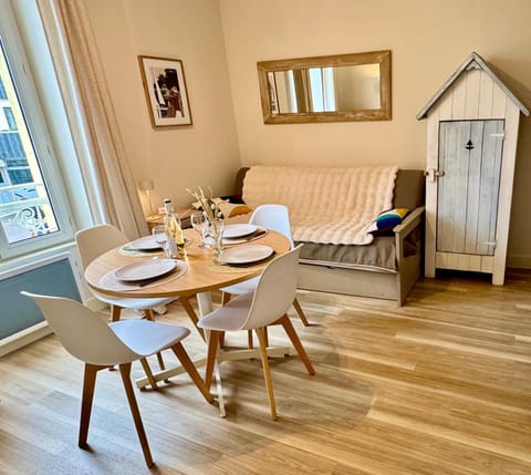 Bed, Night, Coffee/tea facilities, furniture