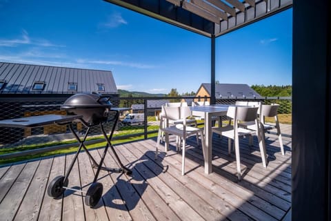 Patio, Day, BBQ facilities, View (from property/room), Balcony/Terrace, Dining area