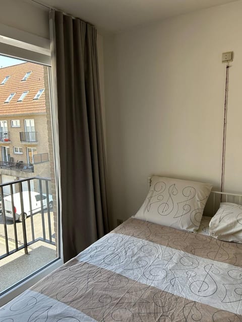 Ruim zonnig appartement op 50m van strand Apartment in Ostend