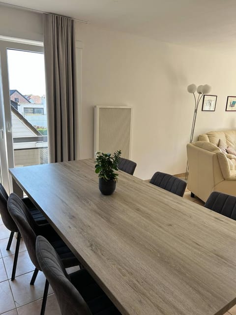 Ruim zonnig appartement op 50m van strand Apartment in Ostend