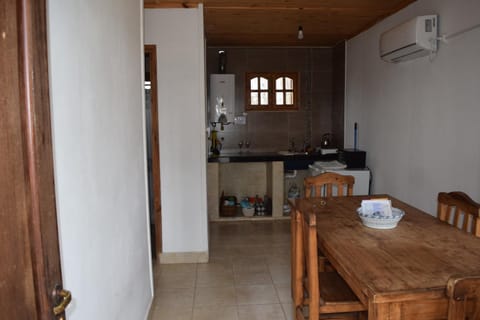 Dining area, Food, air conditioner