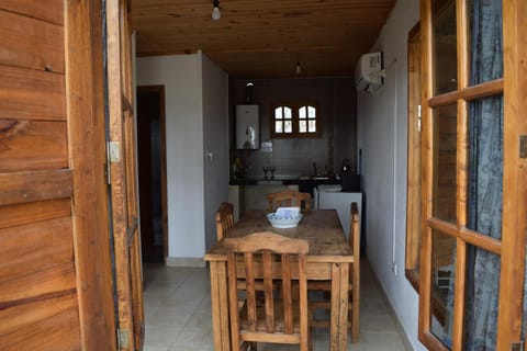 Dining area, Food, air conditioner