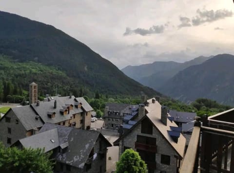 Day, Natural landscape, Balcony/Terrace, Landmark view, Mountain view