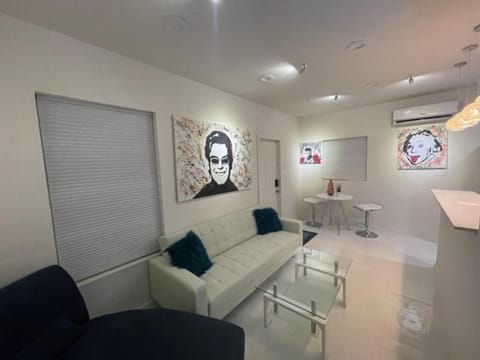 Unique Small Home Close to Hard Rock Downtown Beach Villa in Hollywood