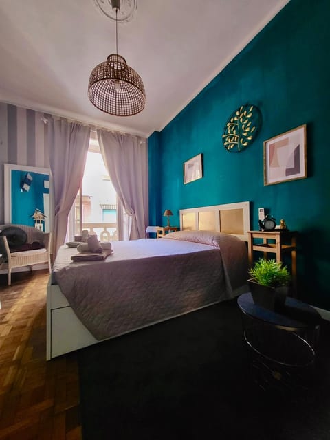 Bed, TV and multimedia, Bedroom, hair dresser