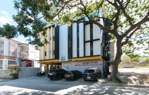 Property building, Day, Street view, Location, Parking