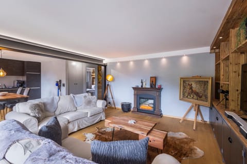 TV and multimedia, Balcony/Terrace, Living room, Lounge or bar, Seating area, Family, flat iron