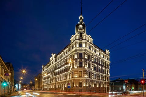 Property building, Night, Location