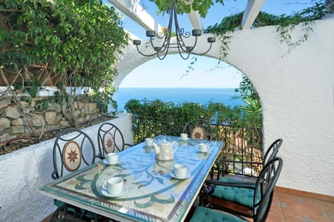 Day, Natural landscape, View (from property/room), Balcony/Terrace, Dining area, Sea view