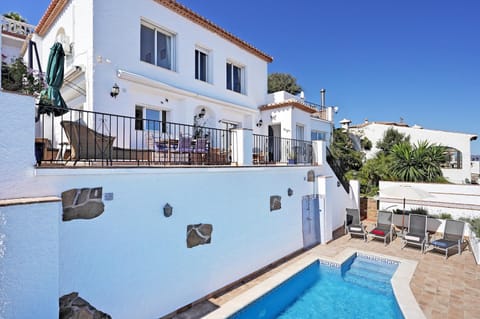 Property building, Day, Balcony/Terrace, Pool view, Swimming pool, sunbed