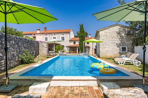 Property building, Patio, Day, Garden, Garden view, Pool view, Swimming pool, sunbed