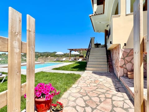 Facade/entrance, Garden