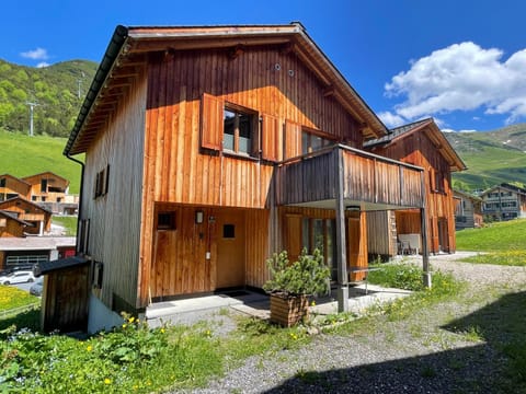 Property building, Summer, Balcony/Terrace