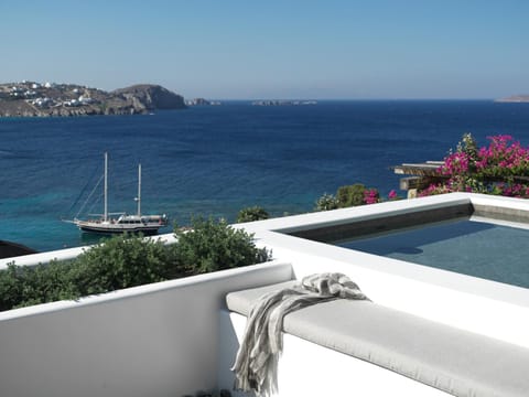 Day, View (from property/room), Balcony/Terrace, Pool view, Sea view, Swimming pool