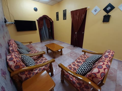 HAIDA'S HOMESTAY Seri Iskandar, Perak Haus in Perak Tengah District