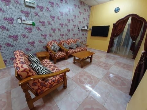 HAIDA'S HOMESTAY Seri Iskandar, Perak Casa in Perak Tengah District