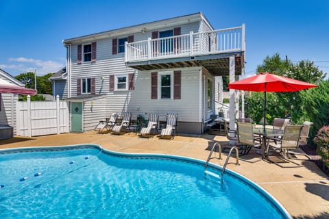 Bristol Home with Pool about 3 Mi to Dtwn and Beach! Haus in Warren