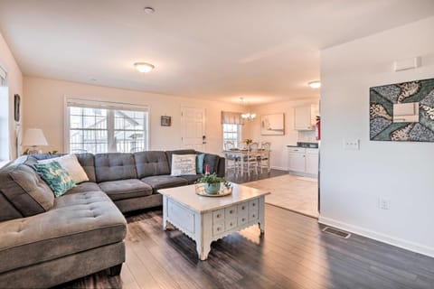 Bright and Airy Condo - Walk to Ortley Beach! Copropriété in Lavallette