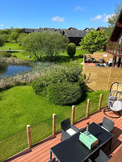 Swallow Lodge with Hot Tub, dogs welcome sleeps 8, Great resort Facilities Resort in Saint Columb Major