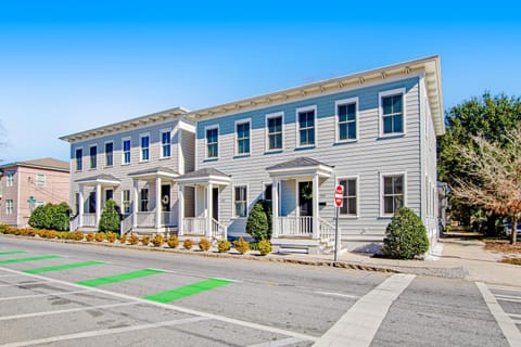 Savannah Price Place House in Savannah