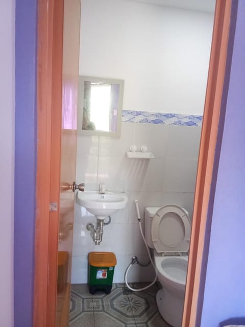 Purple Guesthouse Bed and Breakfast in Nasugbu