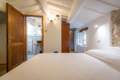 fringuello - Mandorlo House in Umbria