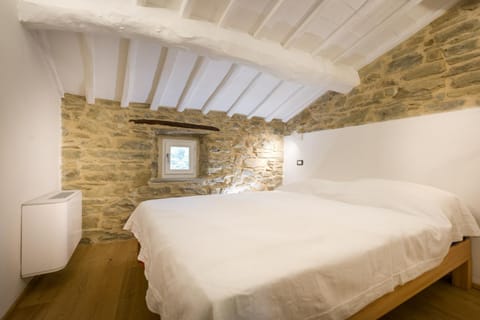 fringuello - Mandorlo House in Umbria