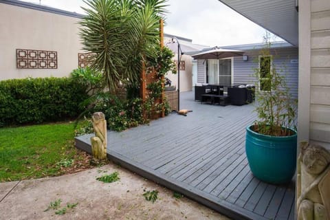 Swanway family holiday home - 15 min walk to beach, seconds to lake Maison in Culburra Beach
