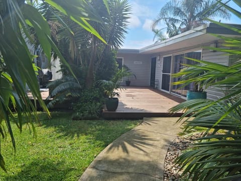 Swanway family holiday home - 15 min walk to beach, seconds to lake House in Culburra Beach