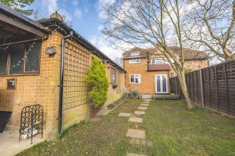 COSY HOME NEAR DORNEY, WINDSOR & Free Parking House in Taplow