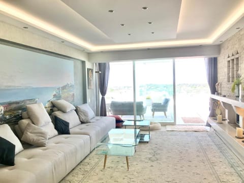 Villasonboard Vouliagmeni Penthouse Veranda Sea-view & beach Apartment in Vouliagmeni