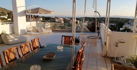 View (from property/room), Dining area, City view, Sea view