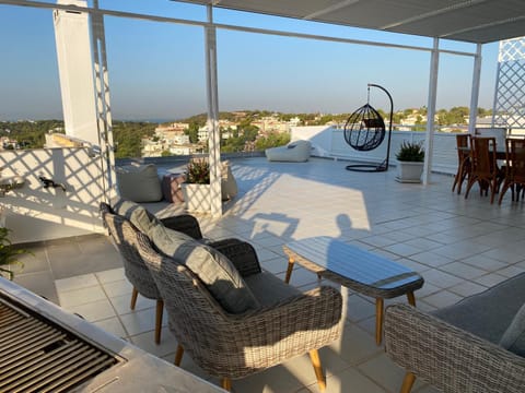 Villasonboard Vouliagmeni Penthouse Veranda Sea-view & beach Apartment in Vouliagmeni