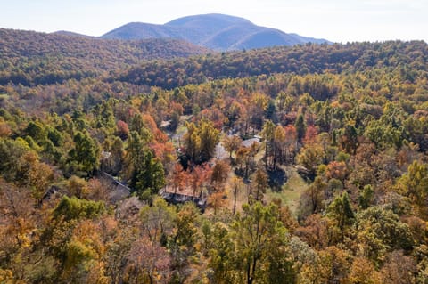 Love Ridge Mountain Lodging House in Massies Mill