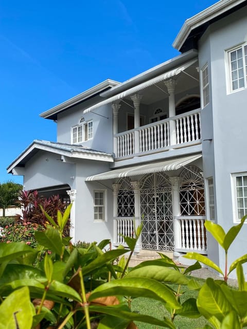5-Bed Villa and pool in Runaway Bay Jamaica Villa in Runaway Bay